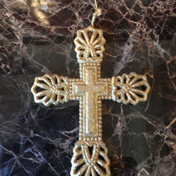 One 1 Eyelet Etched Golden Cross Ornament - decor! - Picture 3 of 15